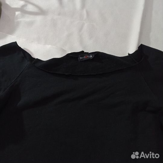 Свитшот женский черного цвета