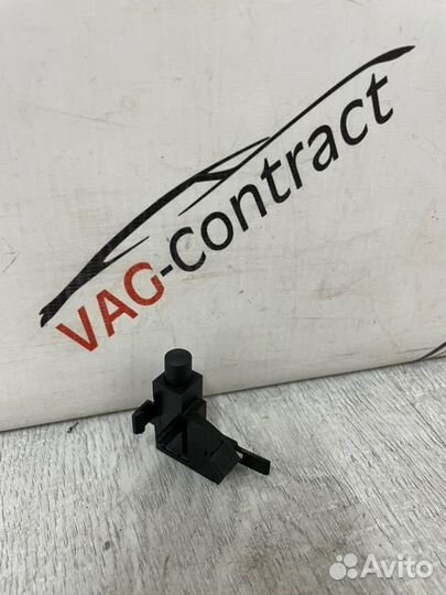 Выключатель концевой стояночного тормоза Skoda