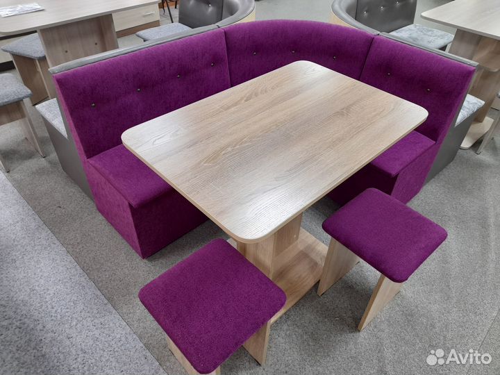 Кухонный уголок со столом новый