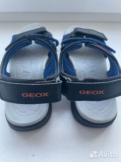 Продам сандалии geox