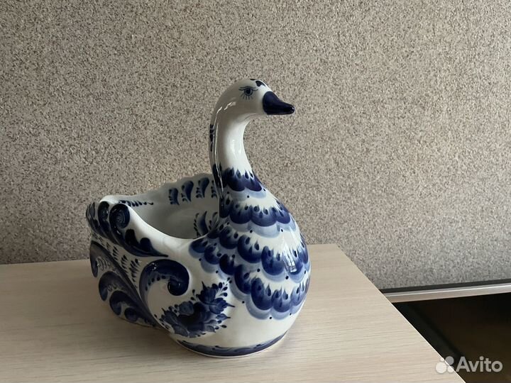 Гжель сухарница фруктовница Лебедь