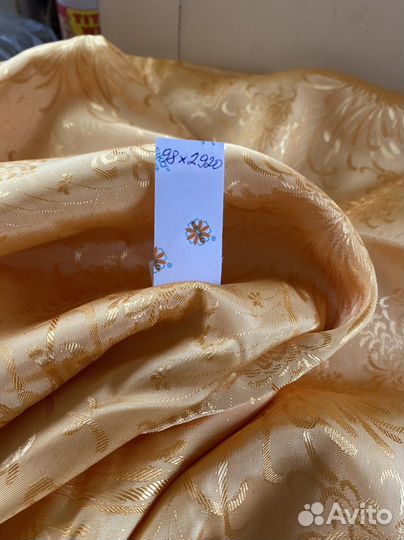 Шторы разные,скатерть