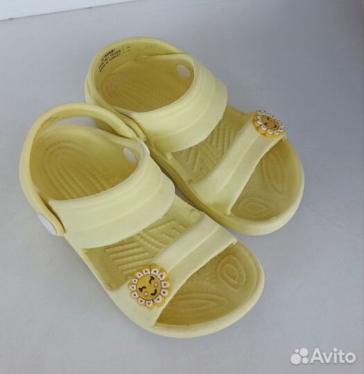 Кроссовки детские, сандалии (типа кроксы)