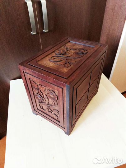Деревянная шкатулка с 3 ящиками