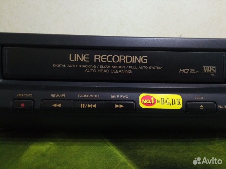 Видеомагнитофон записывающий и видеокассеты