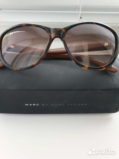 Солнцезащитные очки женские брендовые