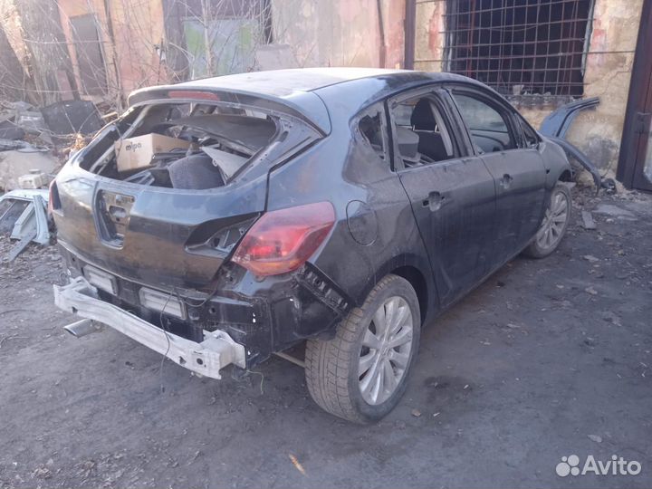Дверь задняя правая opel Astra J 10