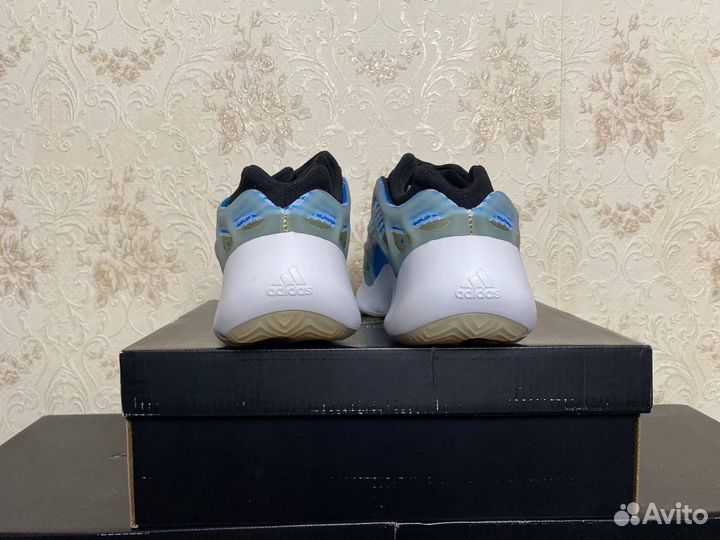 Кроссовки Adidas Yeezy Boost 700 v3