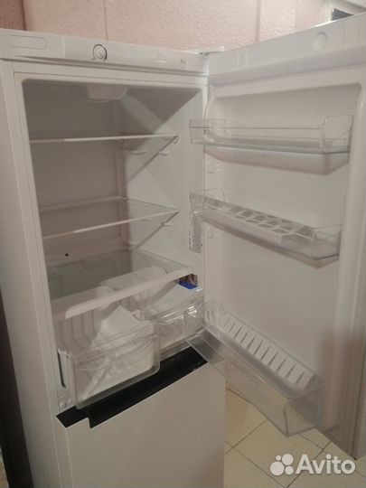 Холодильник indesit