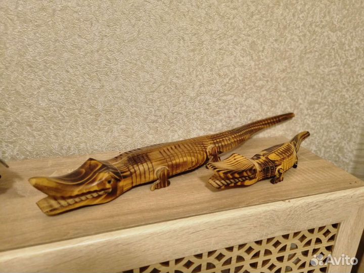 Крокодил деревянный