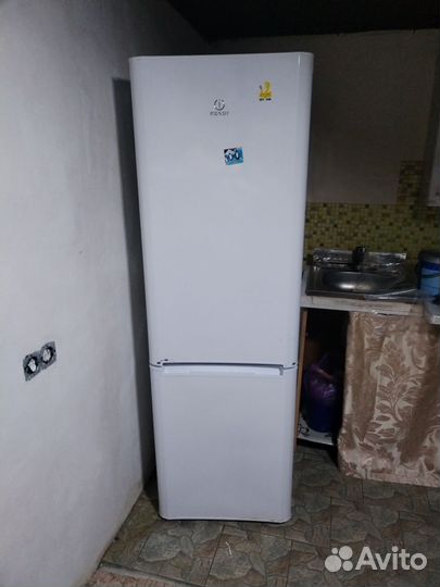 Холодильник indesit