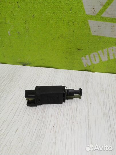 Датчик включения стопсигнала Фольксваген Гольф 3