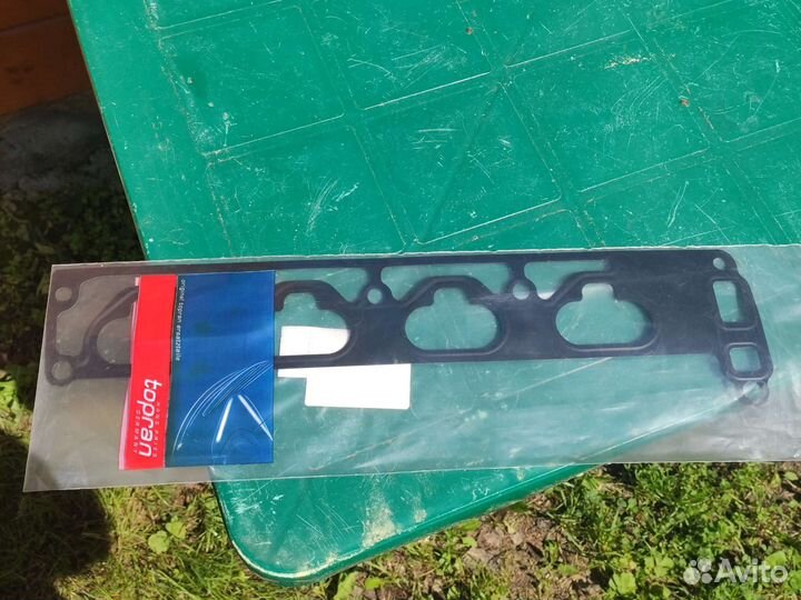 Прокладка впускного коллектора на двигатель