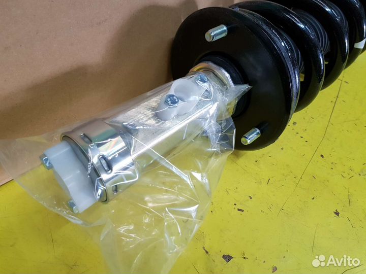 Амортизатор правый Nissan Patrol Y62 561001LB2A