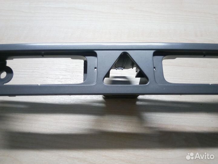 Рамка магнитолы Volkswagen Tiguan