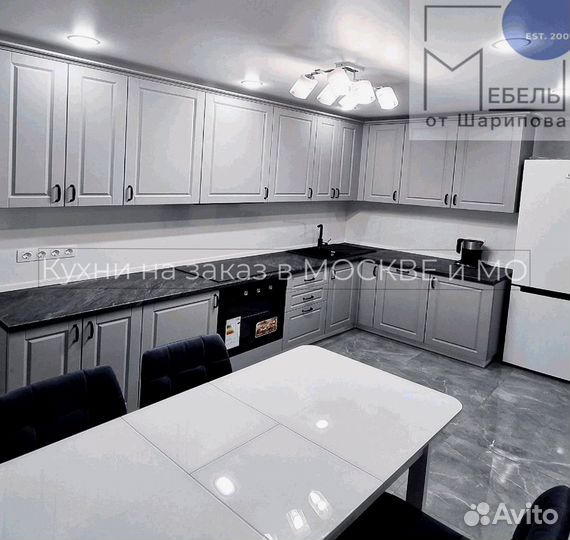 Кухня до потолка новая