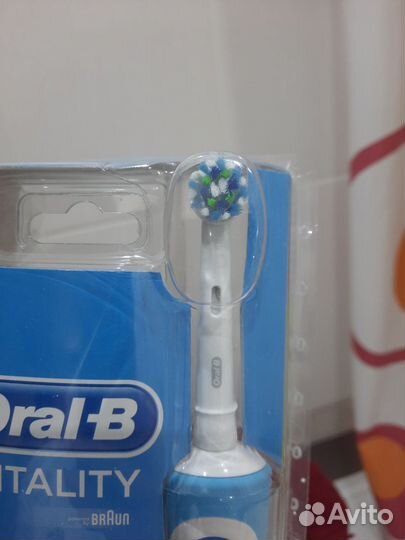 Электрическая зубная щетка oral b