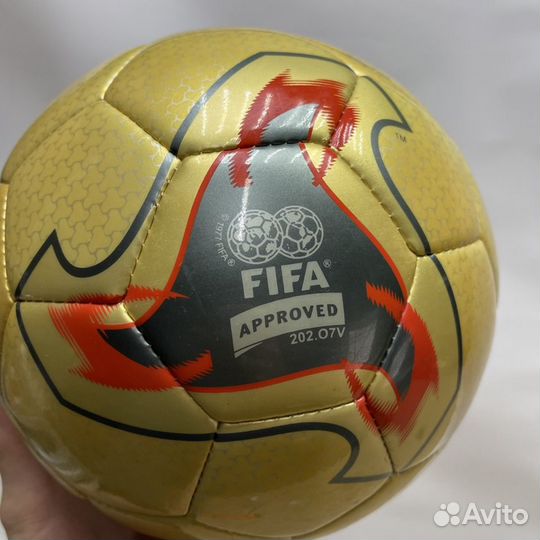 Футбольный мяч Adidas Fevernova 2002