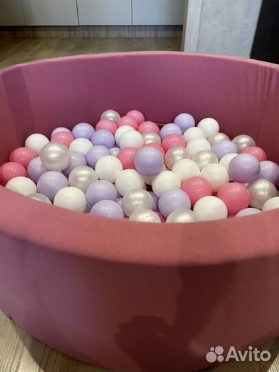 Сухой бассейн с шариками