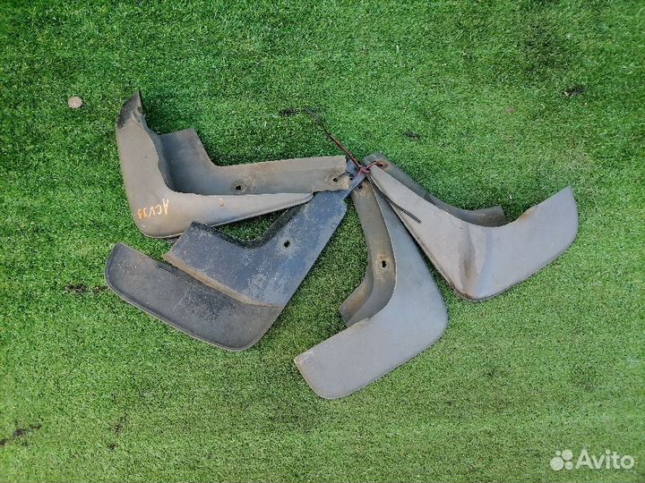 Брызговик передний правый Toyota Camry ACV35