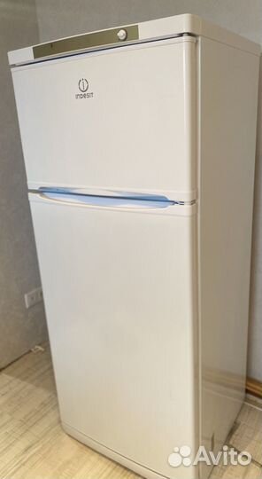 Холодильник indesit