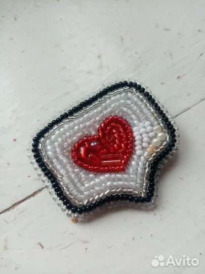Брошь из бисера ручная работа