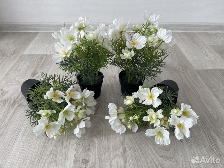 Искусственные цветы в горшках