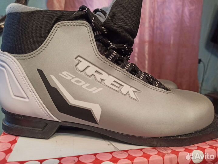 Лыжные ботинки