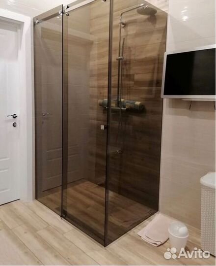 Перегородки из стекла в душевую