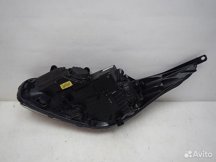 Фара правая Kia Ceed