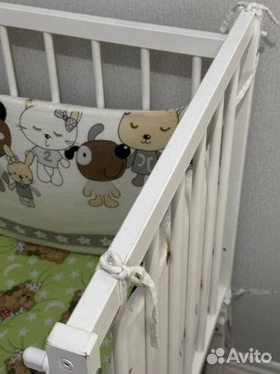 Детская кроватка с маятником