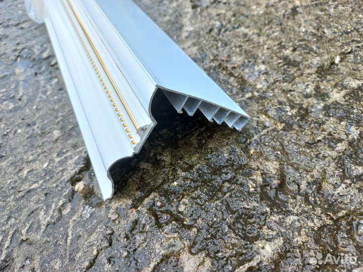 Карниз на окно тройной новый 2.5м