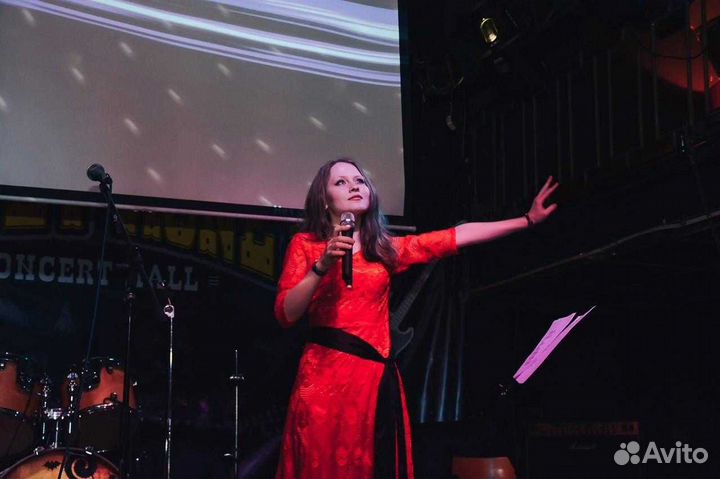 Уроки вокала и игры на фортепиано