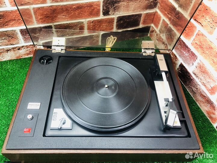 Z.8292 Проигрыватель винила Мелодия 104 стерео