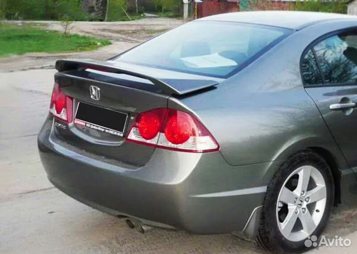 Спойлер на Honda Civic 4D со стоп сиггалом