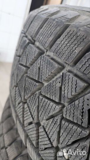 Bridgestone Blizzak DM-V2 235/55 R20 102T