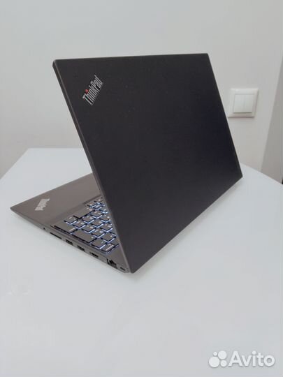 Lenovo Thinkpad P52s (i7 8650U, Quadro P500)