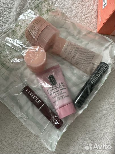 В наличии clinique набор из 6 миниатюров