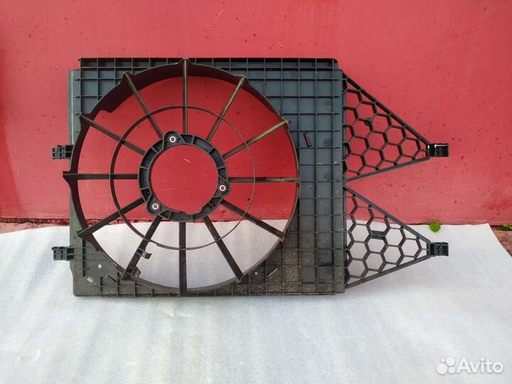 Диффузор вентилятора VW Polo 5 Skoda Rapid