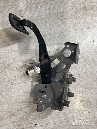 Педаль тормоза Renault fluence