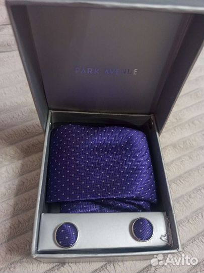 Галстук и запонки