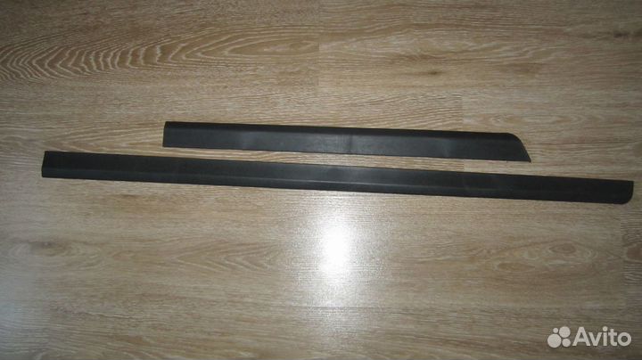 Накладка правой двери нижняя Volkswagen Passat b6