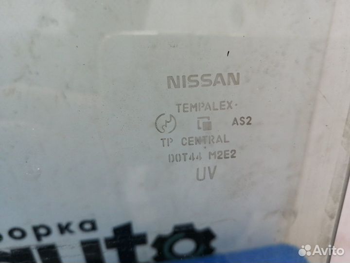 Стекло передней правой двери 80300-9U000 Nissan