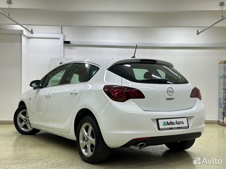 Opel Astra 1.6 AT, 2011, 188 000 км