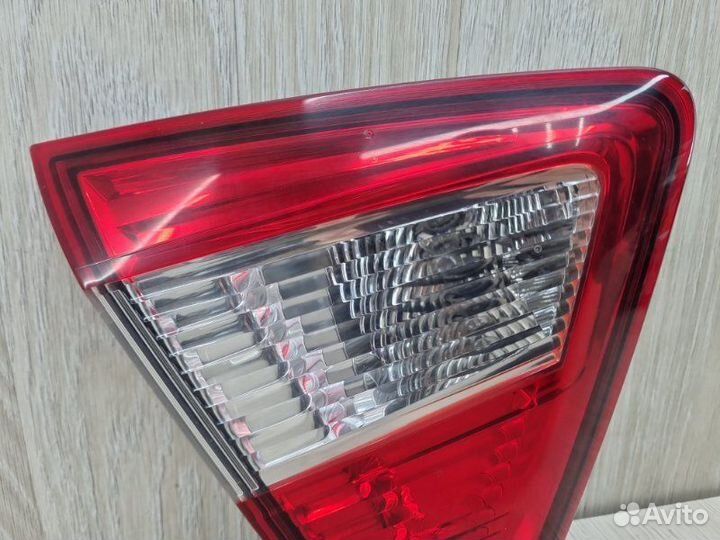 Фонарь внутренний задний левый Nissan Terrano D10