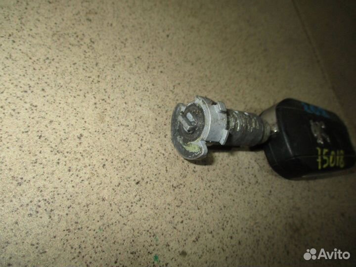 Вставка замка зажигания с ключом Peugeot 208 2012