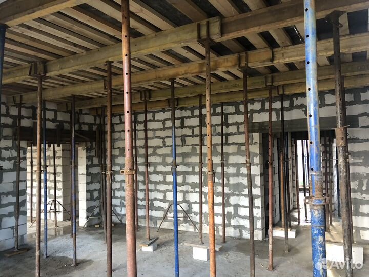 Бригада строителей