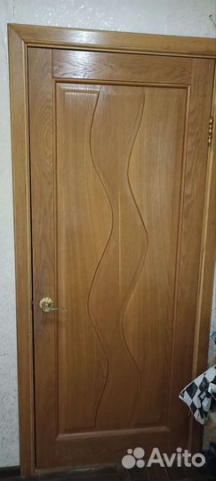 Дверь входная деревянная с коробкой