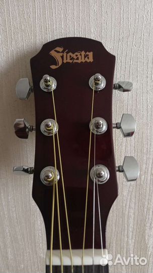 Акустическая гитара