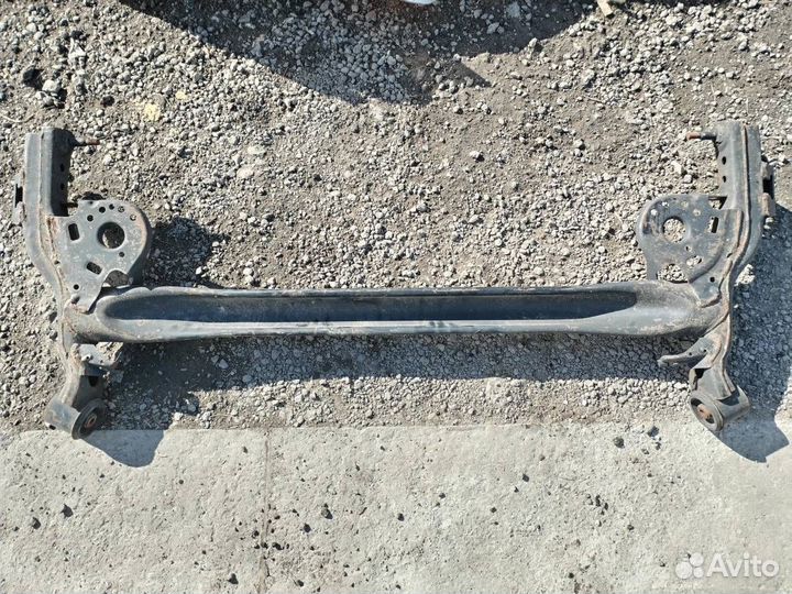 Б/У Балка задняя 4651071L00 suzuki